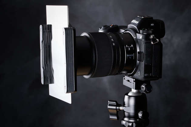 Nikon Z 7 с объективом Nikkor Z 14-30mm F/4 S. Установлен системный светофильтр шириной 100 мм. 