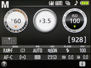 Дисплей фотокамеры Nikon D5600. Здесь крупно выведены основные параметры экспозиции. Сейчас установлена диафрагма f/3,5.