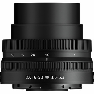Nikkor Z DX 16-50mm F3.5-6.3 VR приведен в рабочее положение.