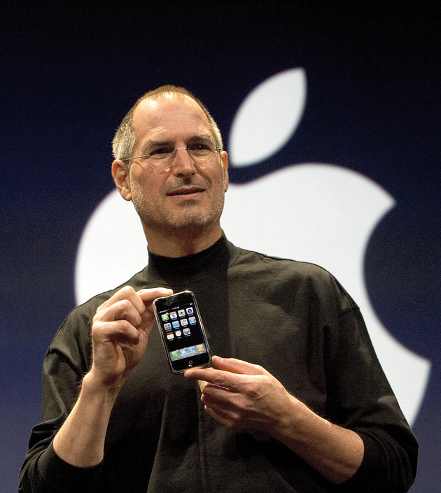 Стив Джобс представляет оригинальный iPhone 9 января 2007 года.