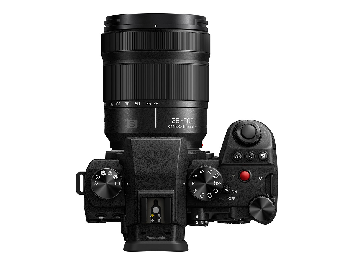 Panasonic LUMIX S 28-200mm F4-7.1 MACRO O.I.S.: «самый маленький и