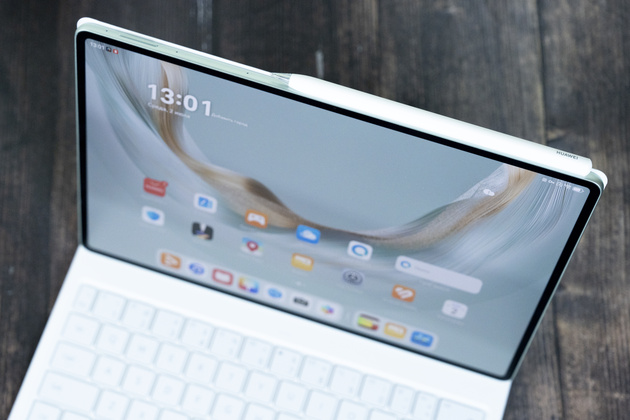 Стилус M Pencil заряжается на боковой рамке MatePad Pro 12,2"