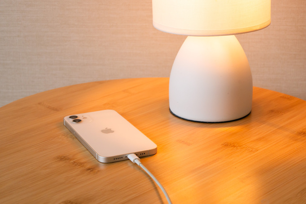 Как быстро зарядить смартфон? Всё о быстрых зарядках, кабелях и адаптерах