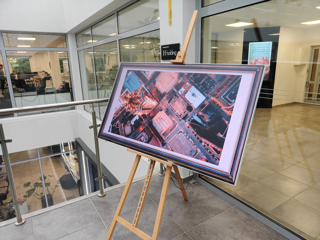 Матовый экран создаёт впечатление напечатанного на бумаге изображения