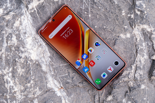 Изображение на экране iQOO Neo 10 не выглядит тусклым на солнце