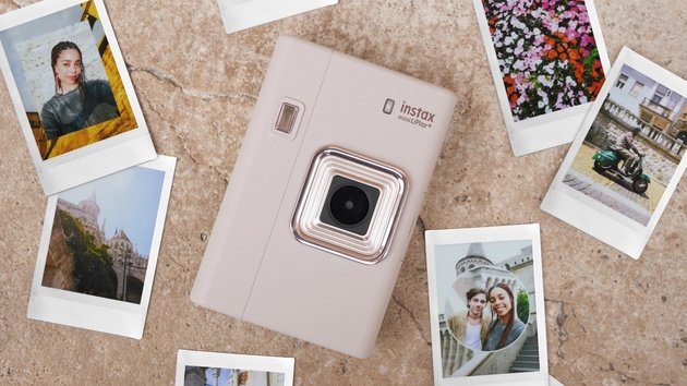 Instax Mini LiPlay+: самая необычная камера моментальной печати