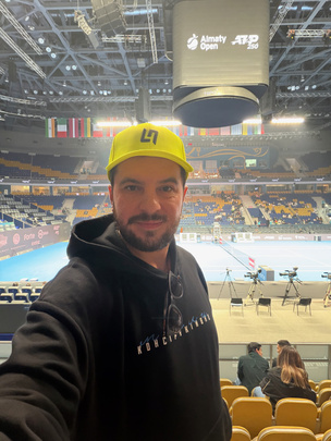 Селфи-камера в широкоугольном положении (цифровое увеличение)