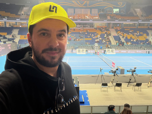 Использование всей ширины селфи-камеры (4:3) в широкоугольном положении (цифровое увеличение)