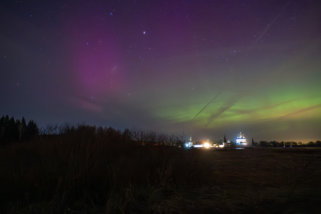 Сияние в Московской области 16 апреля 2025, фото Георгия Полицарнова