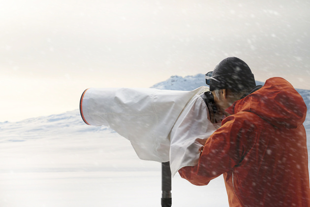 Sony выпустила дождевики для камер и чехлы для супертелевиков