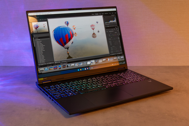 На этом фото видно, как экран ноутбука может ловить отражения