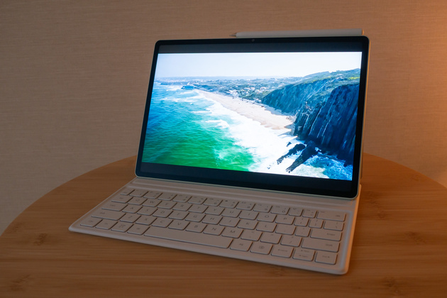 Лишь не идеально глубокий чёрный можно отнести к минусам IPS-дисплея