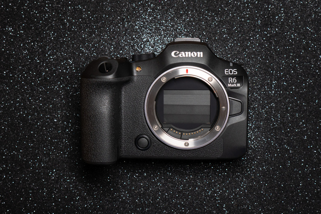 В выключенном состоянии можно настроить закрытие затвора для предотвращения попадания пыли на матрицу