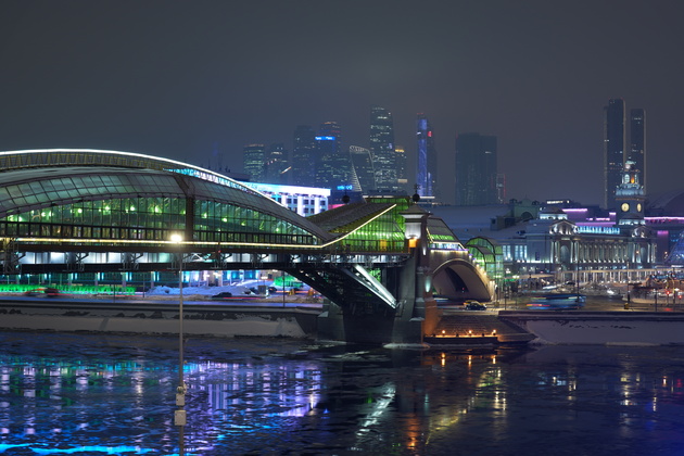 Снято с рук на увеличенной до 1 секунды выдержке