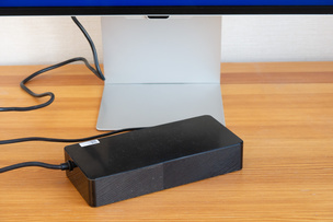 Внешний блок питания весьма солидных размеров