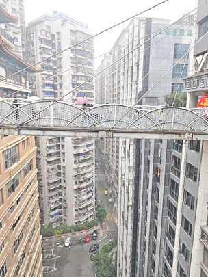 Снимок на основную камеру без коррекции экспозиции