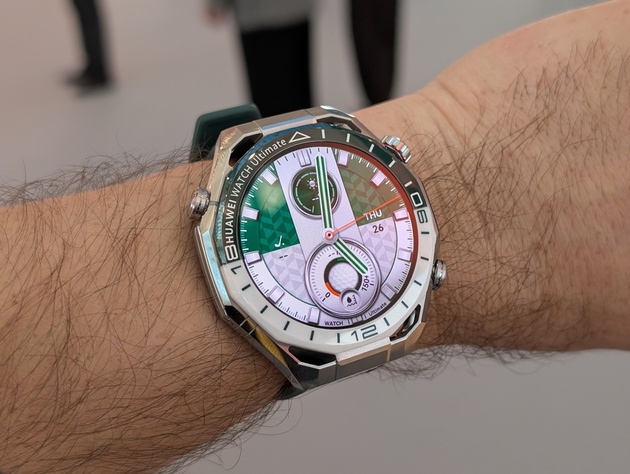 Huawei Watch Ultimate 2 в зеленом цвете и обновление Huawei Band 11