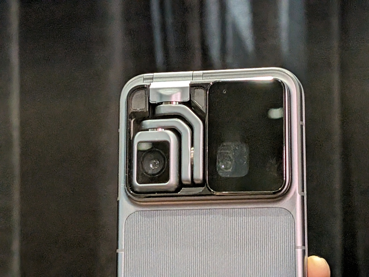 Honor Robot Phone: смартфон для видеографов с встроенным гимбалом или ИИ-смартфон для всех?