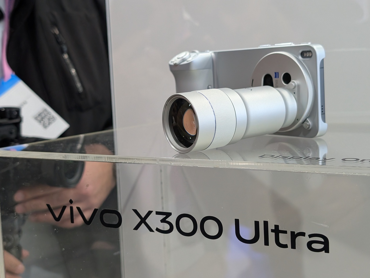 Vivo X300 Ultra дебютировал на MWC 2026: фокус на профессиональное фото и видео, 17-кратный зум в комплекте
