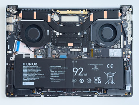 HONOR MagicBook Pro 14 2026 со снятой задней крышкой