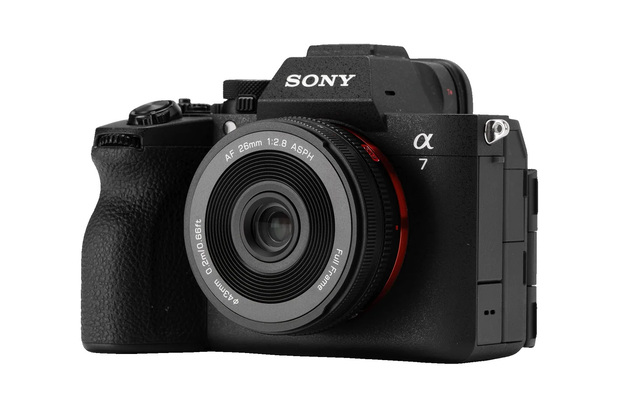 Viltrox AF 26mm F2.8 EVO: полнокадровый, автофокусный и очень компактный